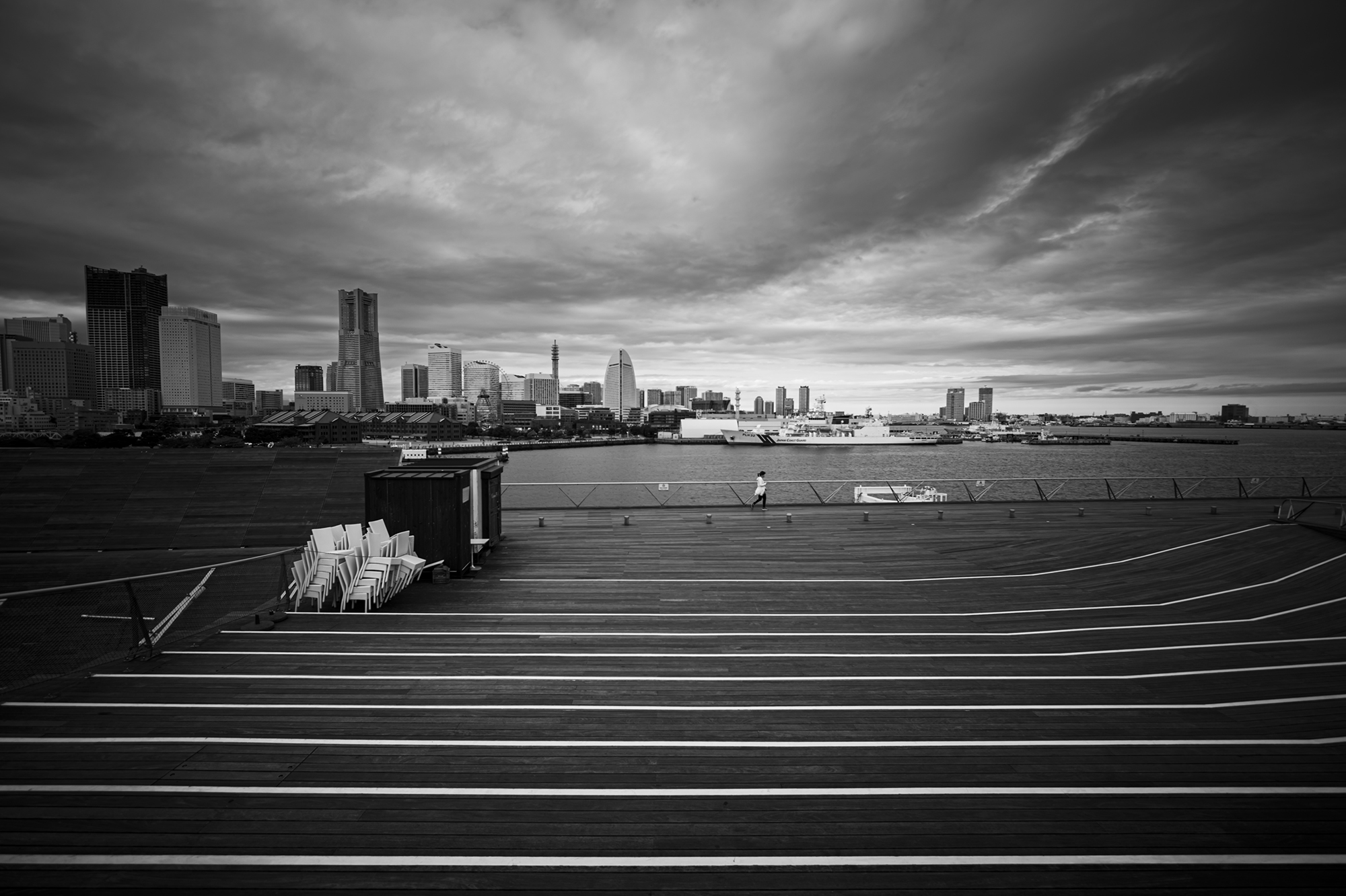 Voigtlander SUPER WIDE-HELIAR 15mm F4.5で撮影したモノクロ写真:04