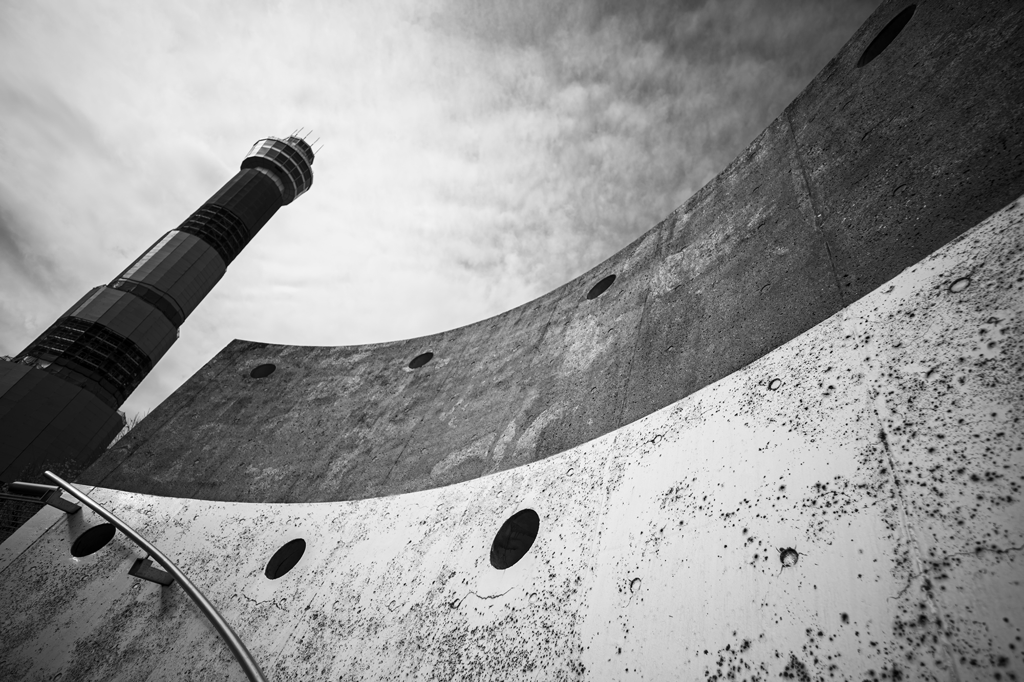 Voigtlander SUPER WIDE-HELIAR 15mm F4.5で撮影したモノクロ写真:03