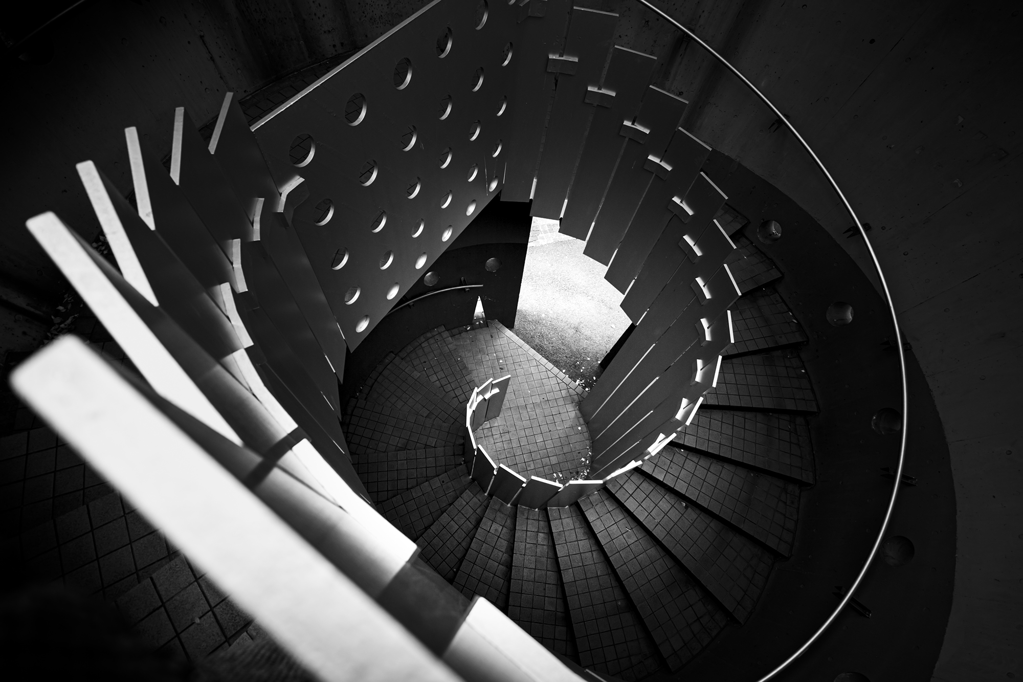 Voigtlander SUPER WIDE-HELIAR 15mm F4.5で撮影したモノクロ写真:02
