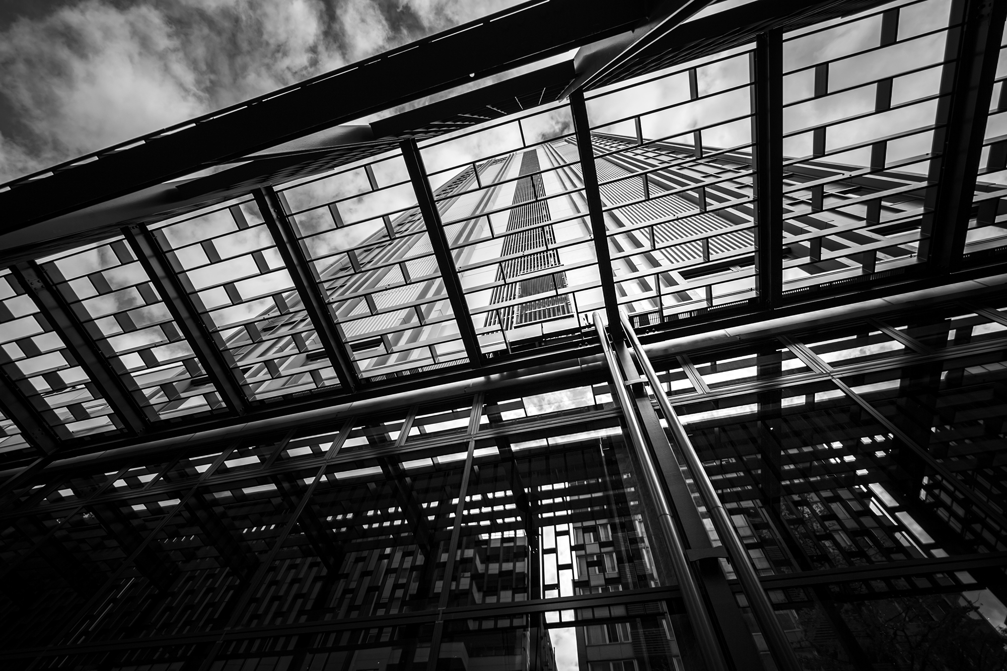 Voigtlander SUPER WIDE-HELIAR 15mm F4.5で撮影したモノクロ写真:08